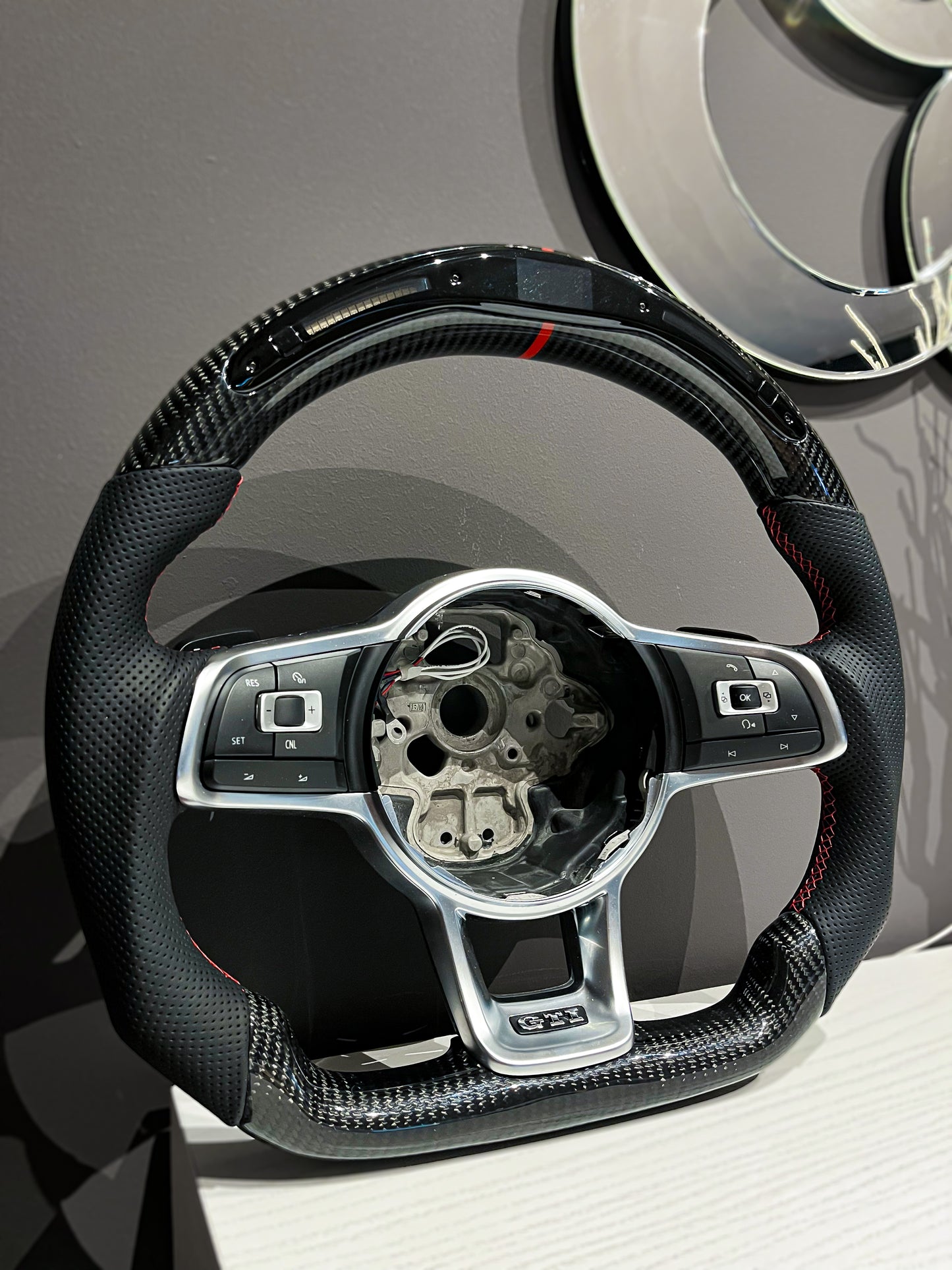 VW GOLF-7 / POLO / SCIROCCO CARBON FIBER STEERING WHEEL LED