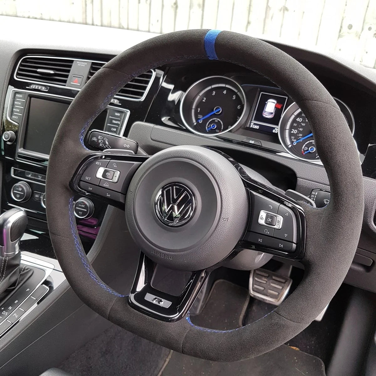 VW GOLF-7 / POLO / SCIROCCO CARBON FIBER STEERING WHEEL